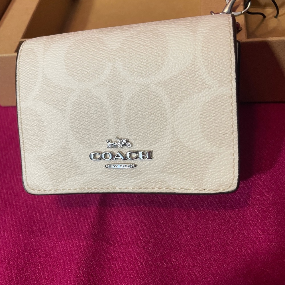 NWT COACH box set: mini wallet with crossbody chain and two charms. - Picture 9 of 16